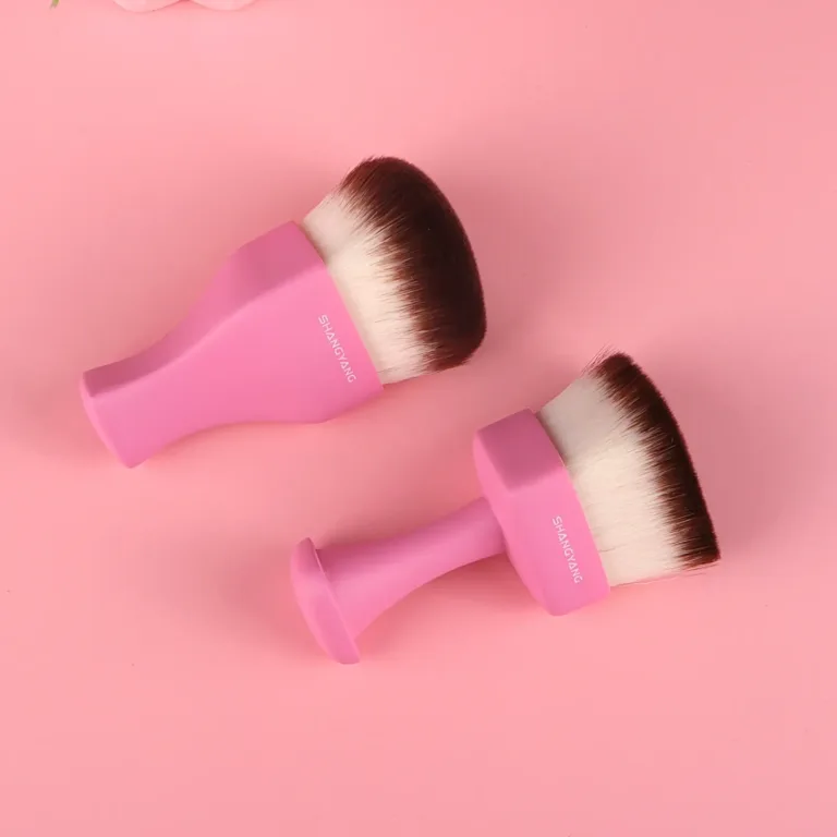 Mini Heart Shaped Foundation Brush With Pounch