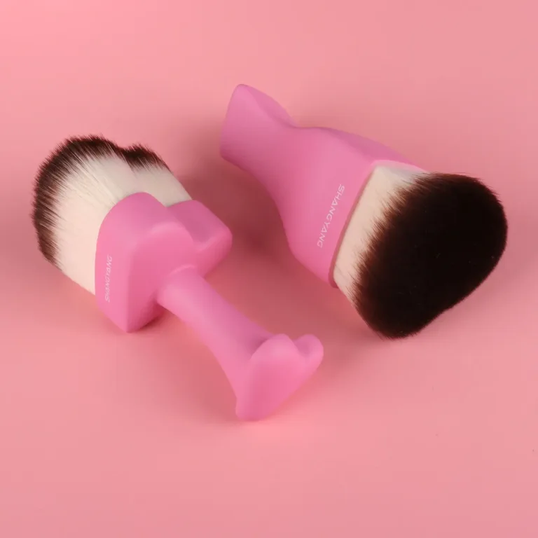 Mini Heart Shaped Foundation Brush With Pounch